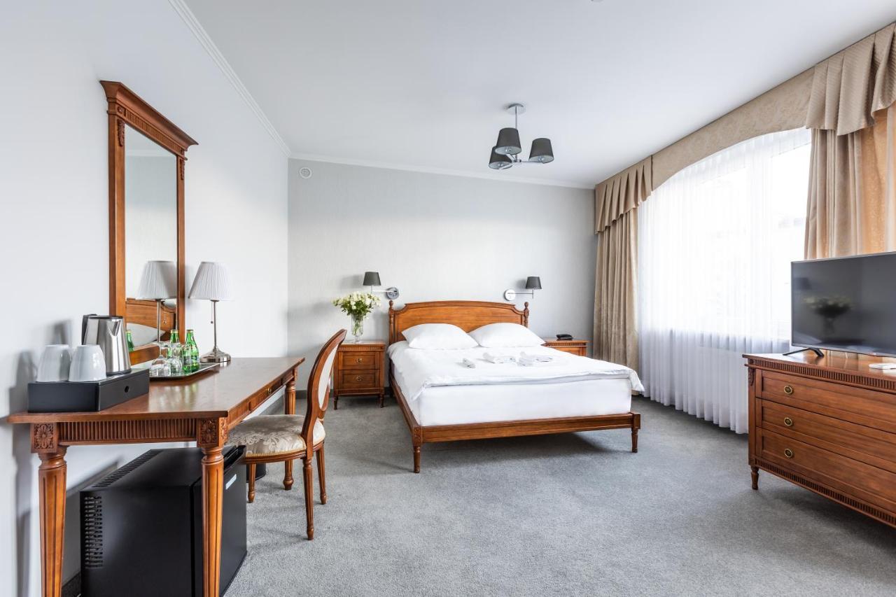 Hotel Pod Zlota Roza 키엘체 외부 사진