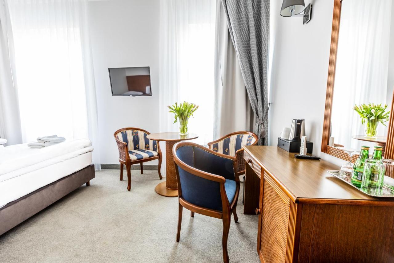 Hotel Pod Zlota Roza 키엘체 외부 사진