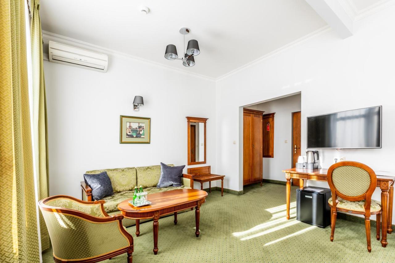Hotel Pod Zlota Roza 키엘체 외부 사진