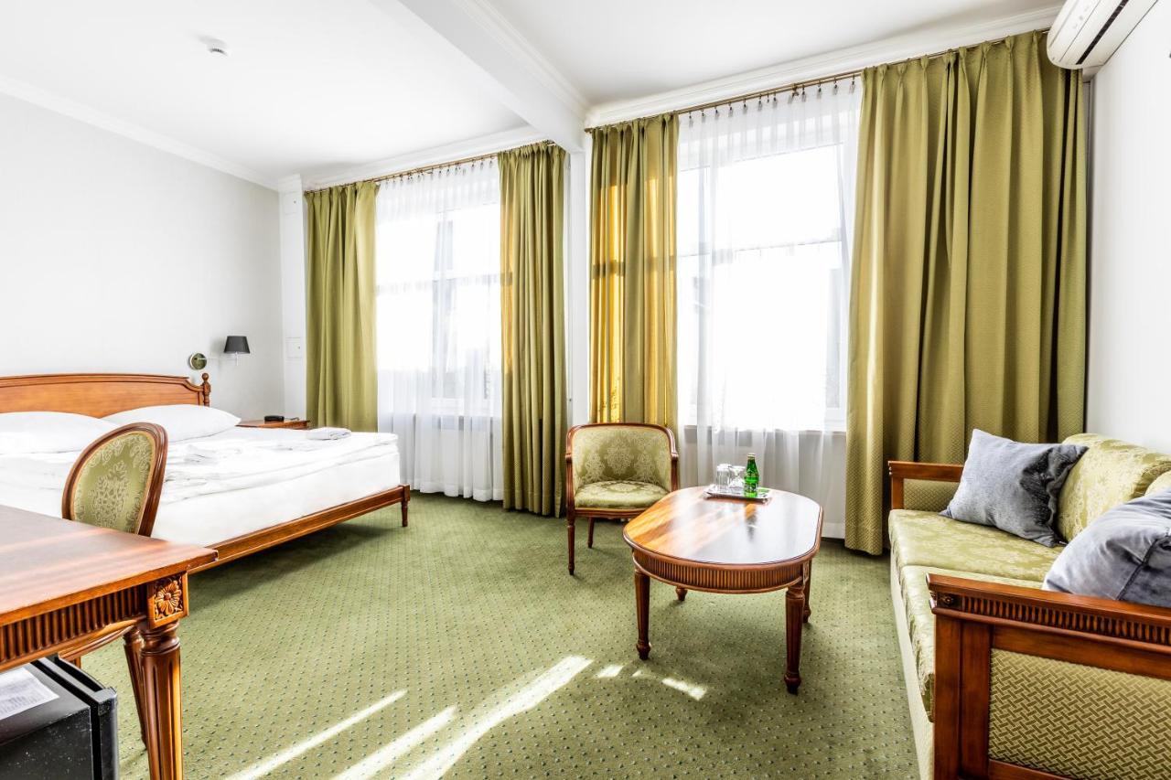 Hotel Pod Zlota Roza 키엘체 외부 사진