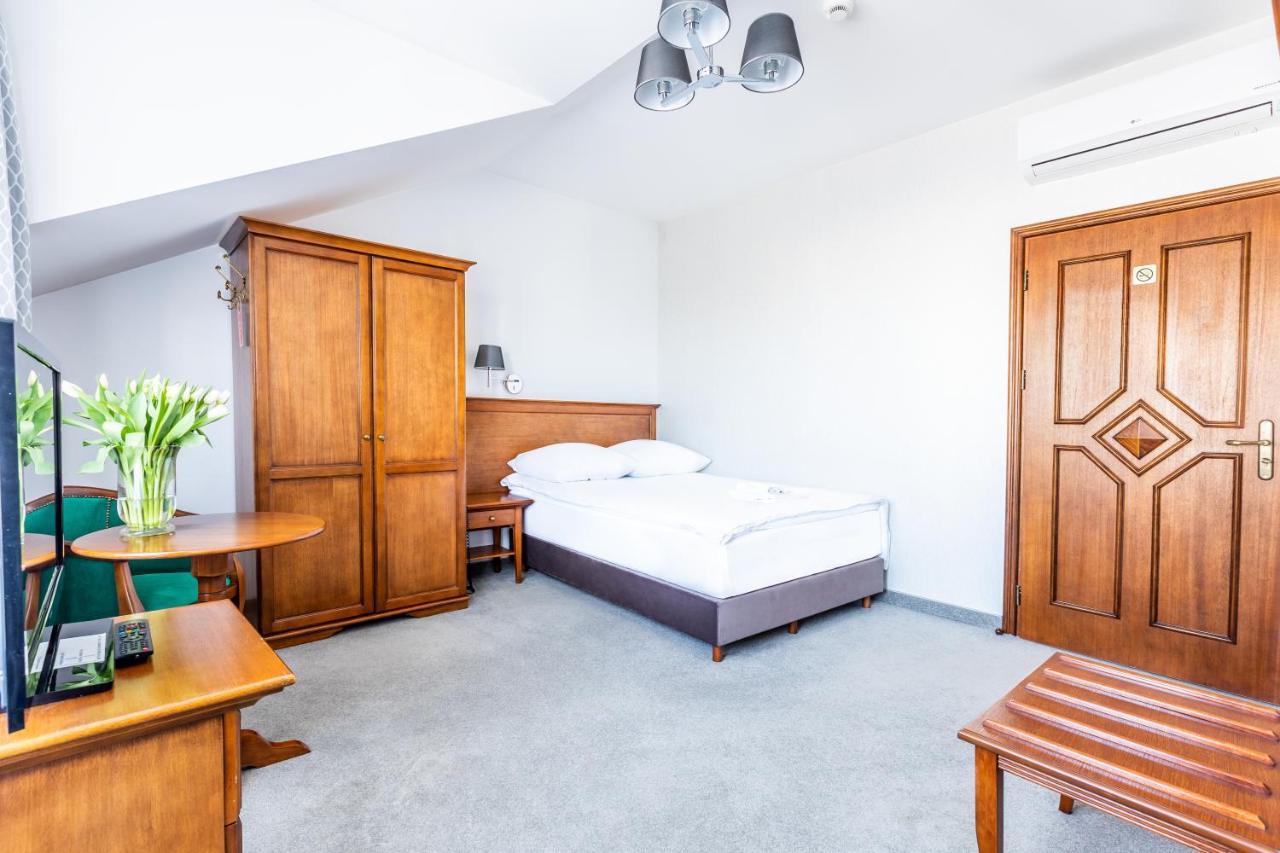Hotel Pod Zlota Roza 키엘체 객실 사진